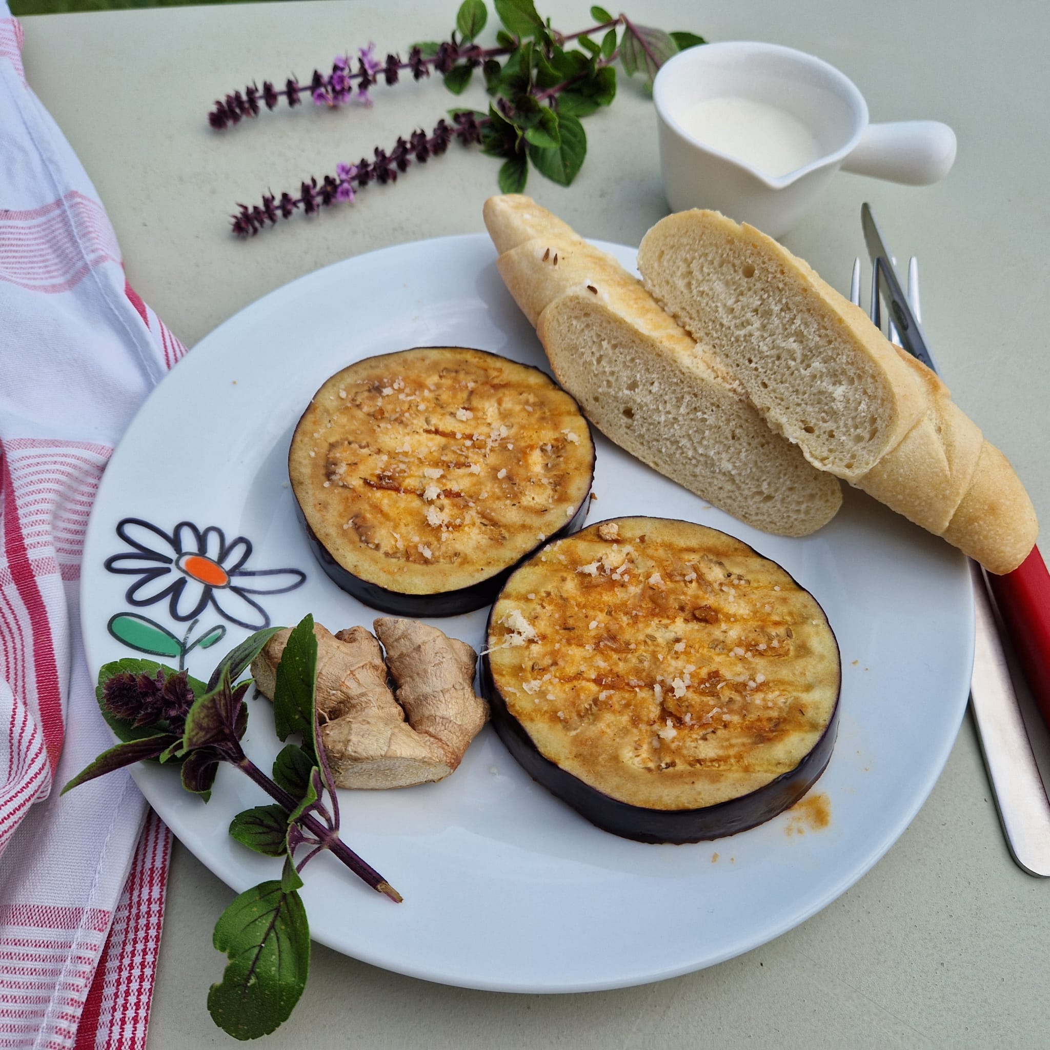 Melanzani mariniert, vom Grill