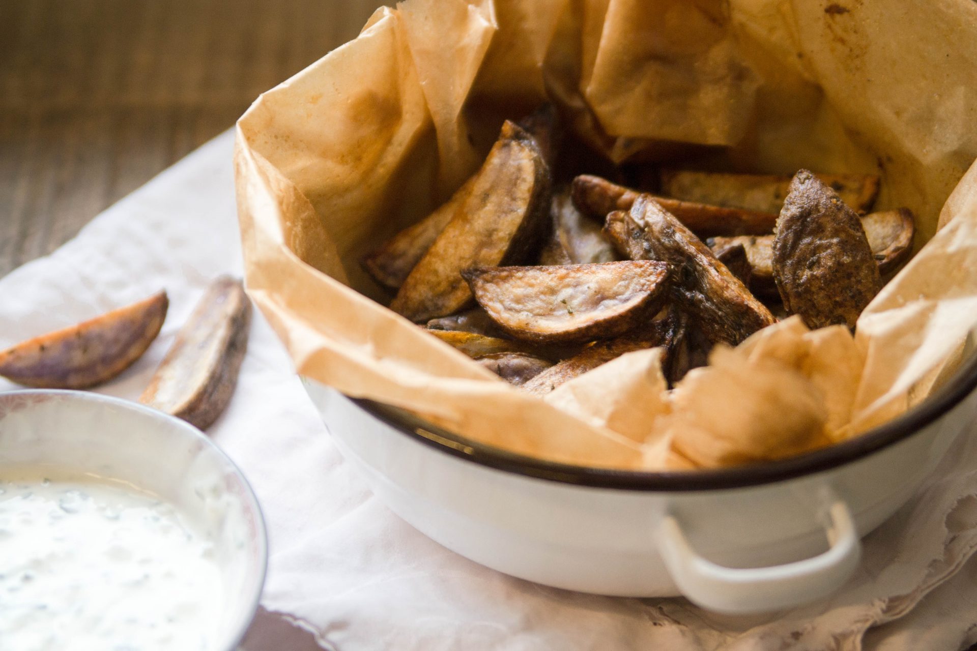 Potato Wedges aus Trüffelkartoffeln mit Knoblauch-Dip