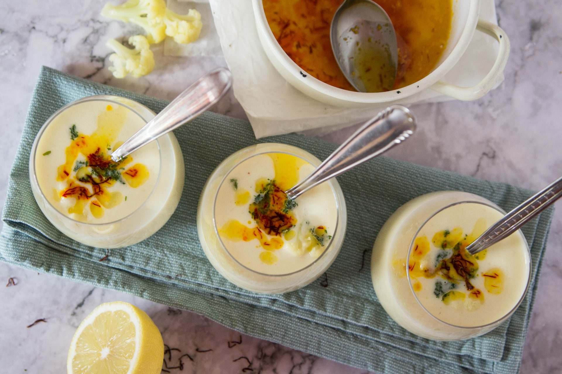 Karfiolcremesuppe mit Safranbutter