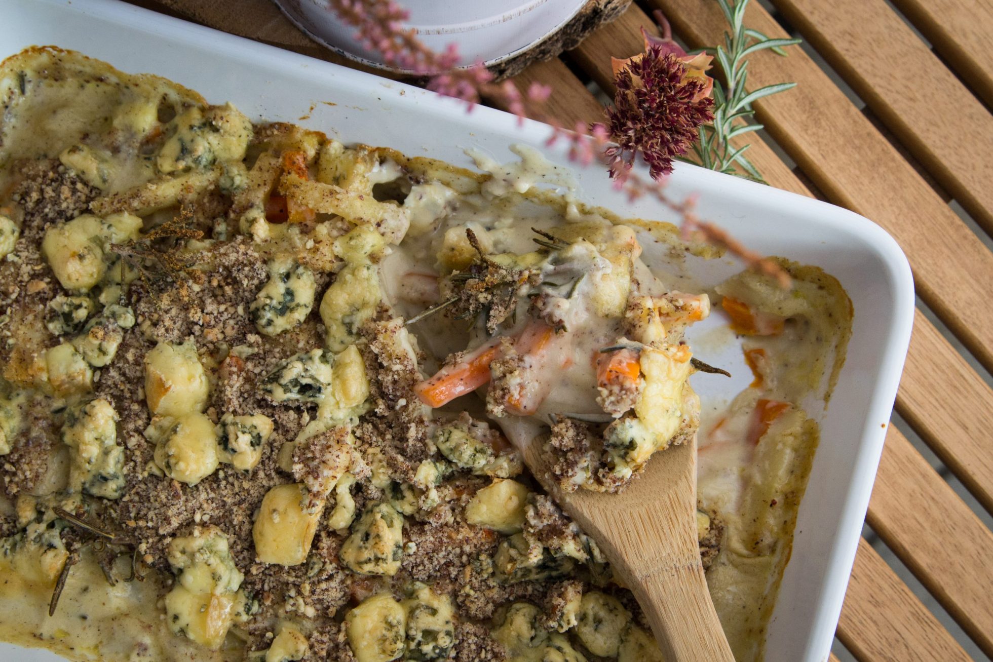 Gratin aus Pastinaken, Karotten und Nüssen
