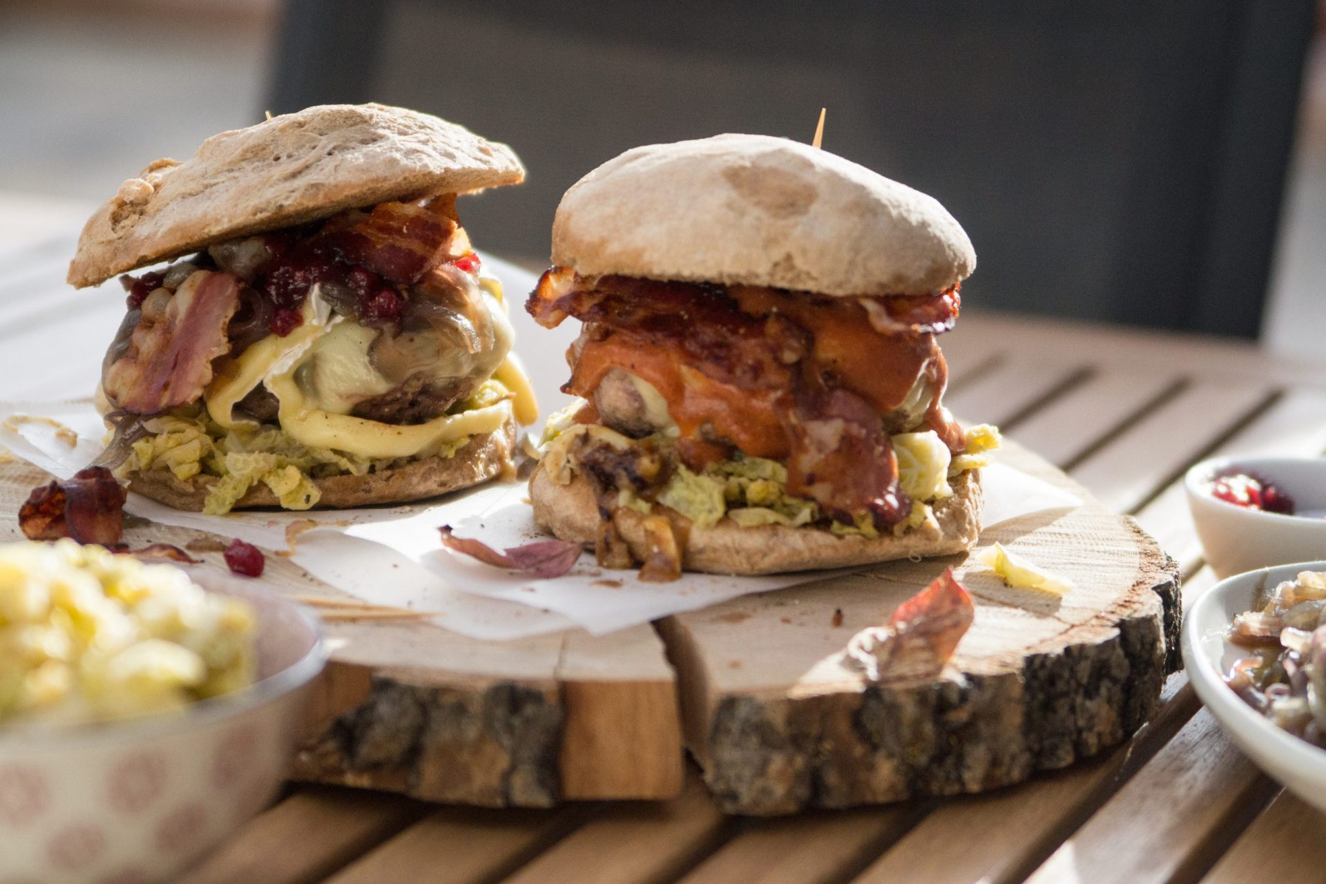 Burger-Variationen mit Winter-Kohl