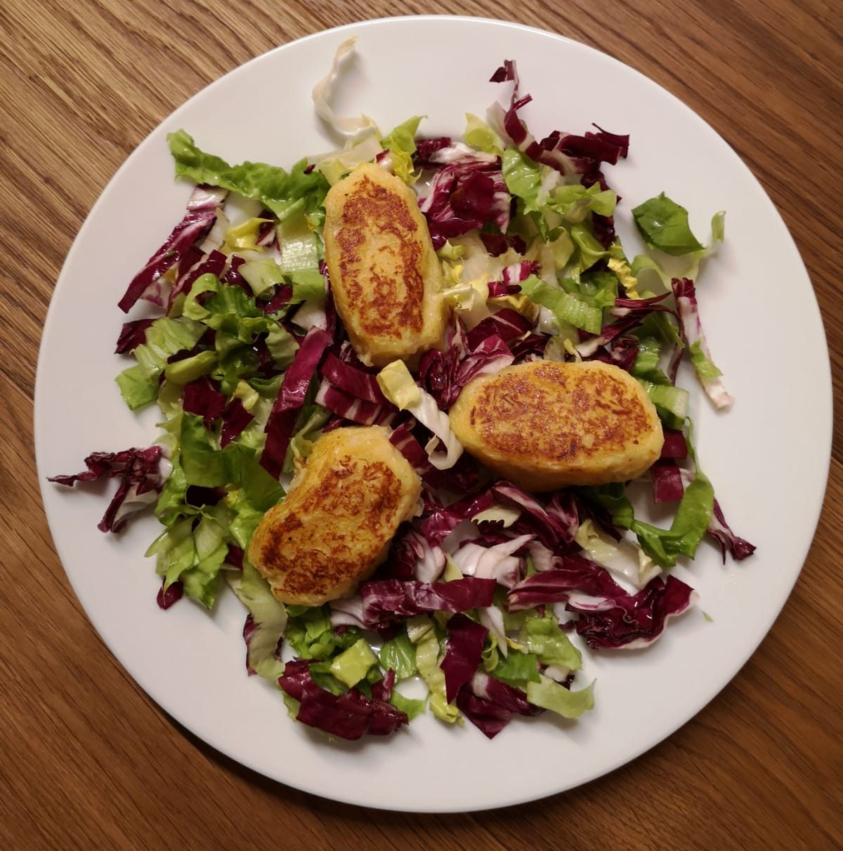 Wintersalat mit Sauerkrautnockerl