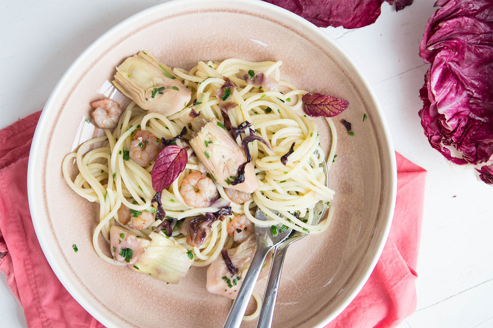 Spaghetti mit Radicchio, Artischocken und Garnelen
