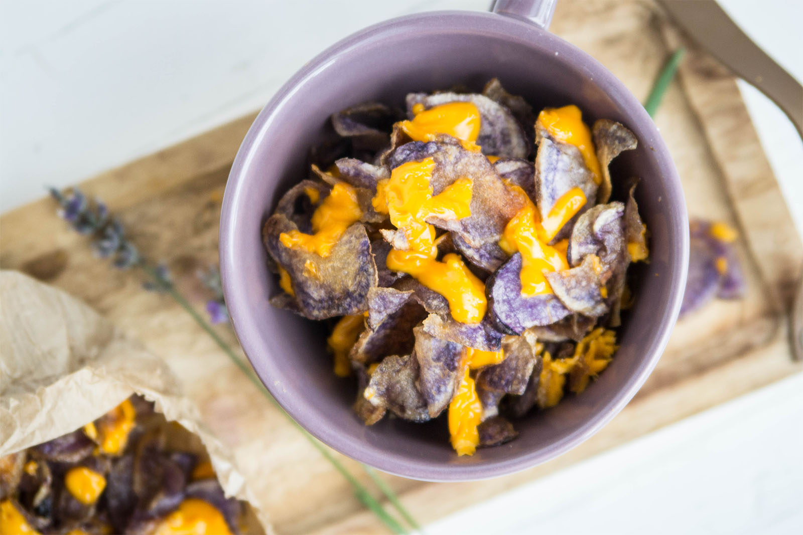 Trüffelkartoffel-Chips mit Cheddar