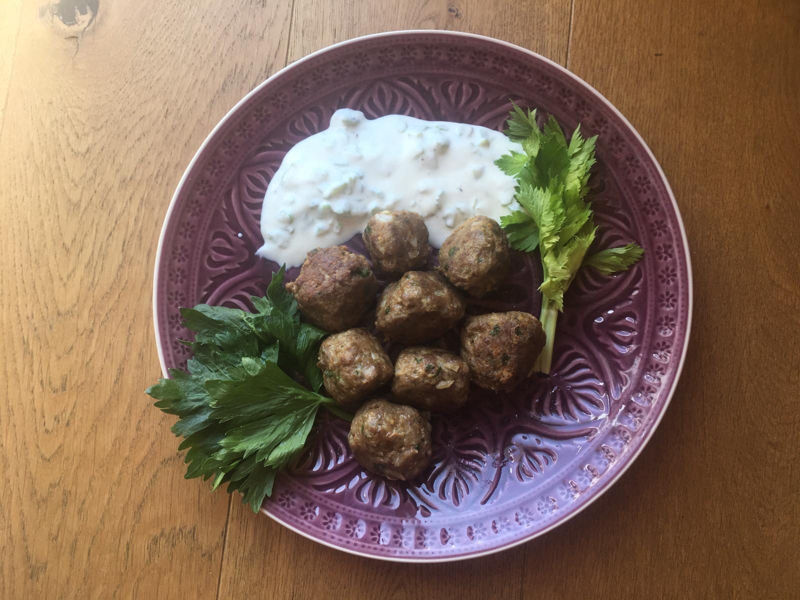 Polpetti mit Stangensellerie-Zitronen-Joghurt