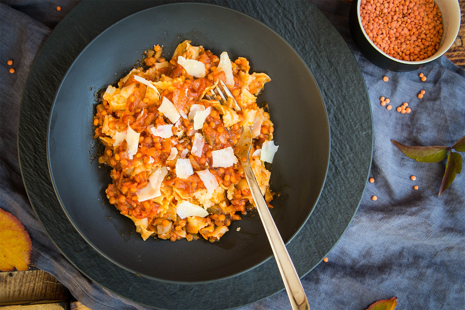 Bandnudeln mit Linsen-Pilze-Bolognese