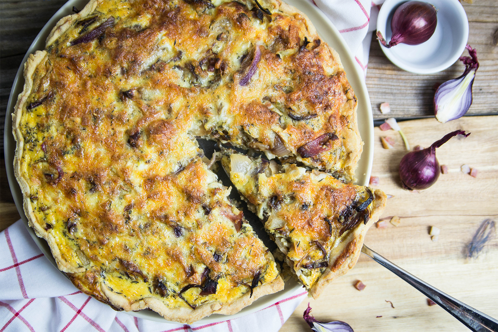 Quiche Lorraine mit Speck und Zwiebeln