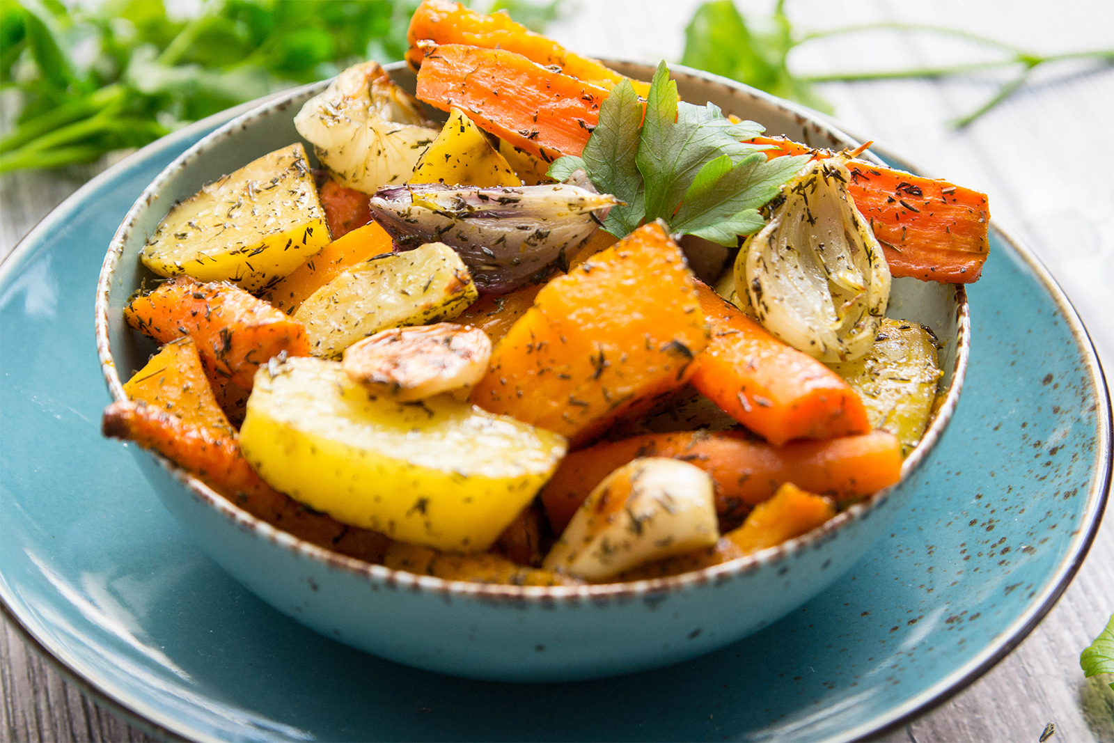 Wurzelgemüse aus dem Ofen mit Knoblauch und Thymian