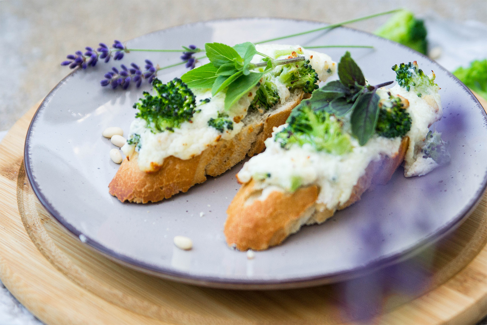 Broccoli-Crostini überbacken