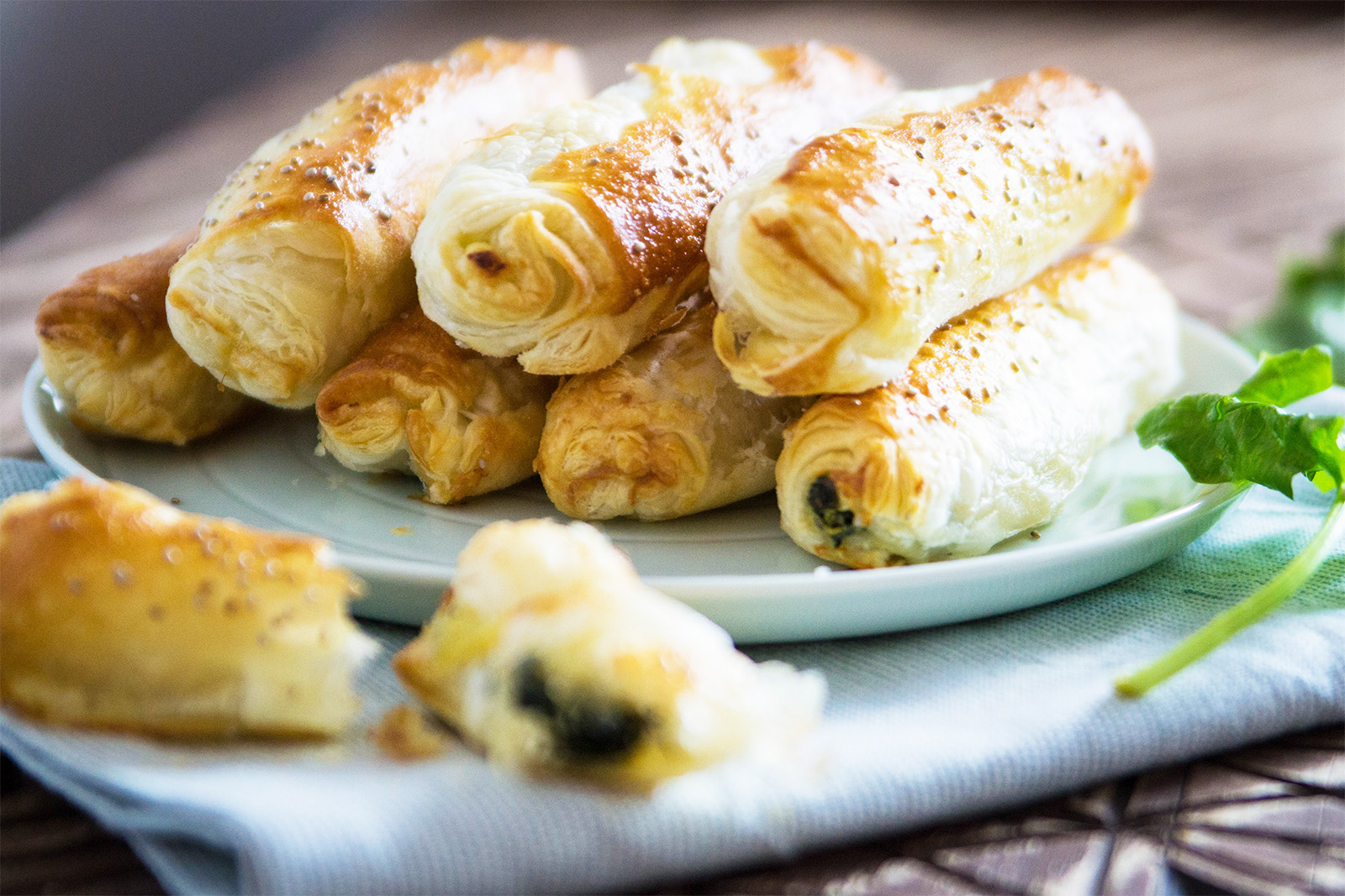Blätterteigrollen mit Mangold-Feta-Fülle