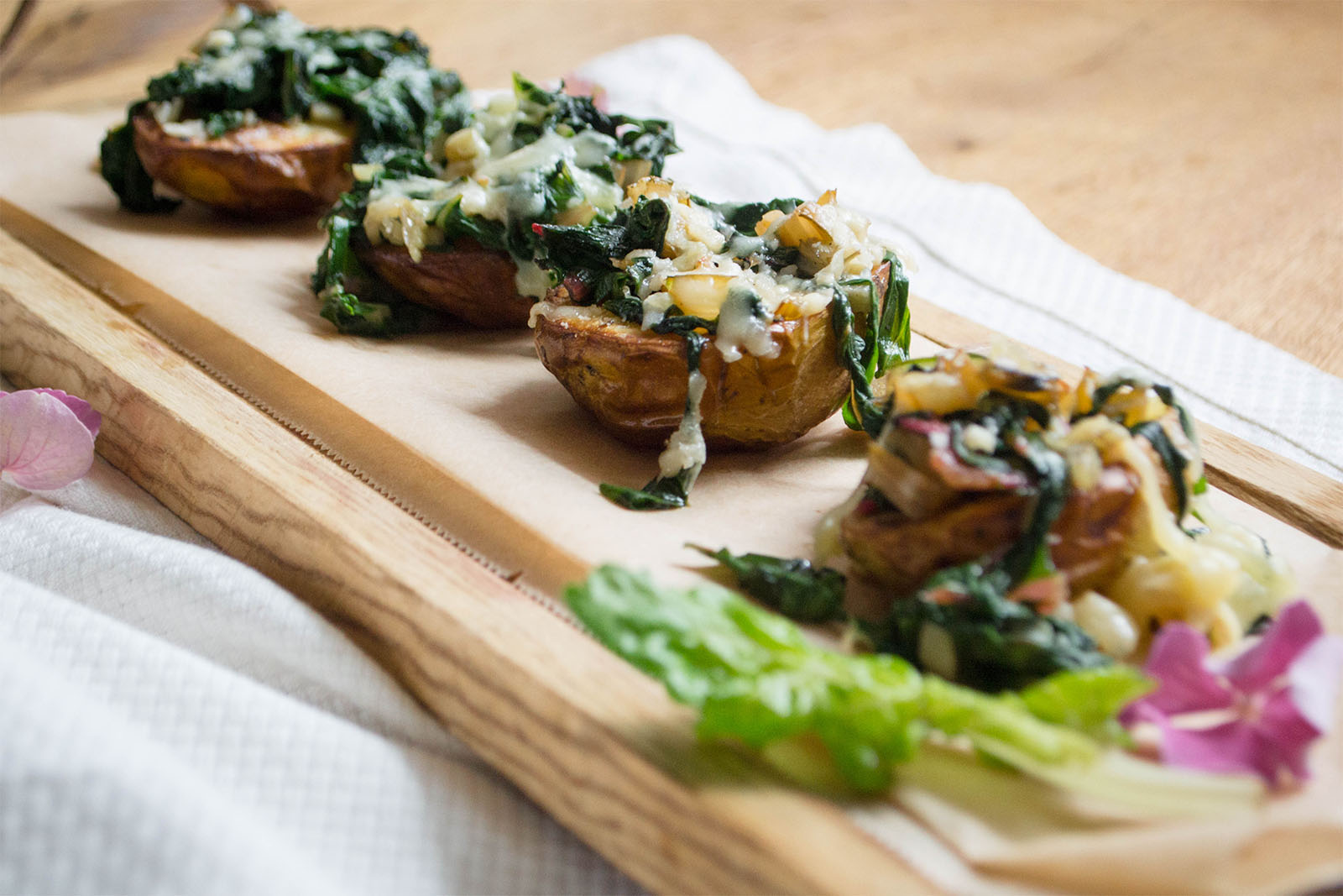 Frühkartoffeln mit Mangold und Käse, aus dem Ofen