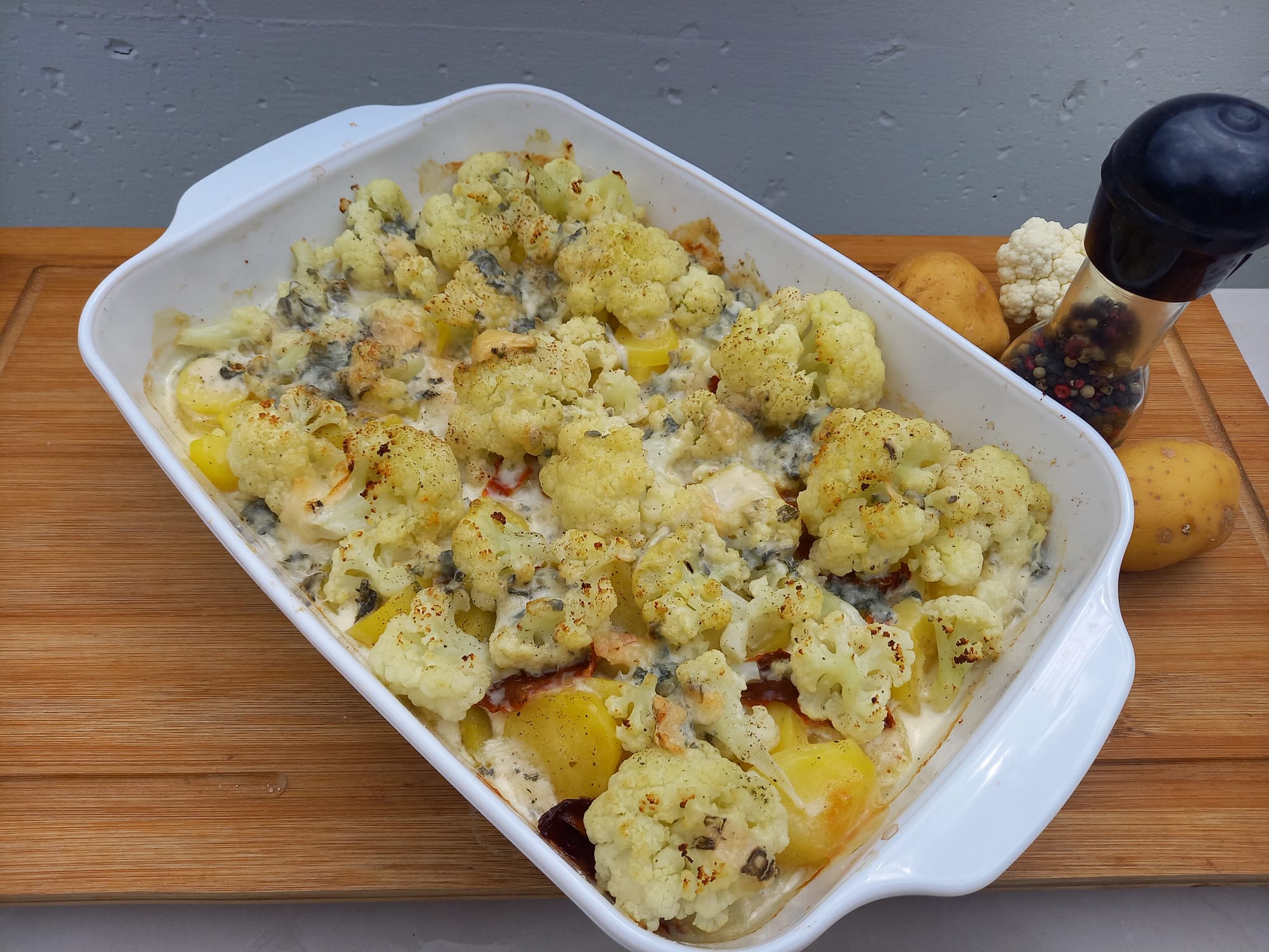 Karfiol-Kartoffel-Auflauf mit Blauschimmelkäse