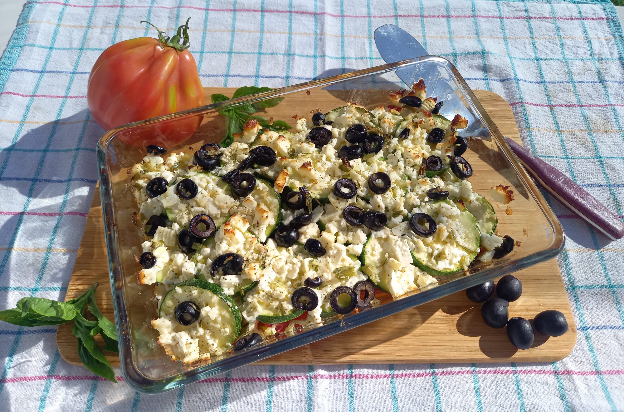 Tomaten-Zucchini-Gratin mit Feta