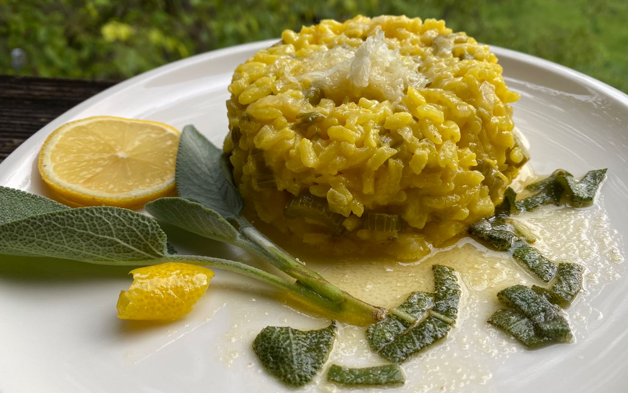 Zitronen-Risotto mit Stangensellerie und Ingwer