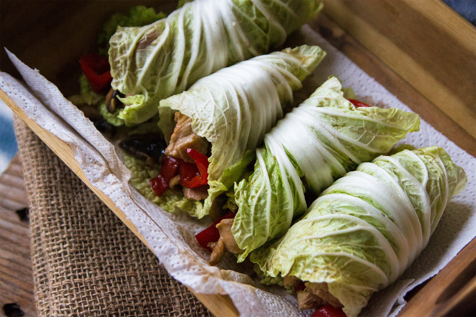 Chinakohl-Wraps mit Putenstreifen und Champignons, scharf