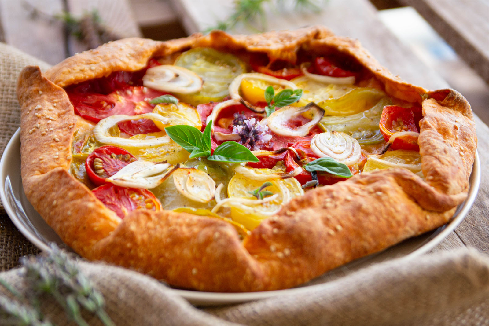 Sommerliche Galette mit Tomaten
