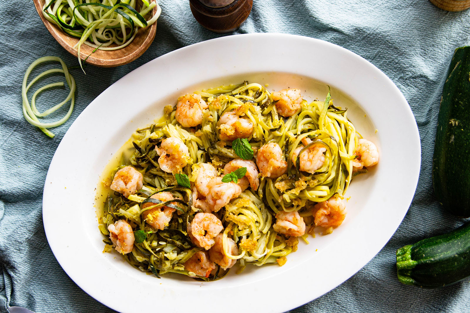 Zucchini-Zoodles mit gebratenen Shrimps