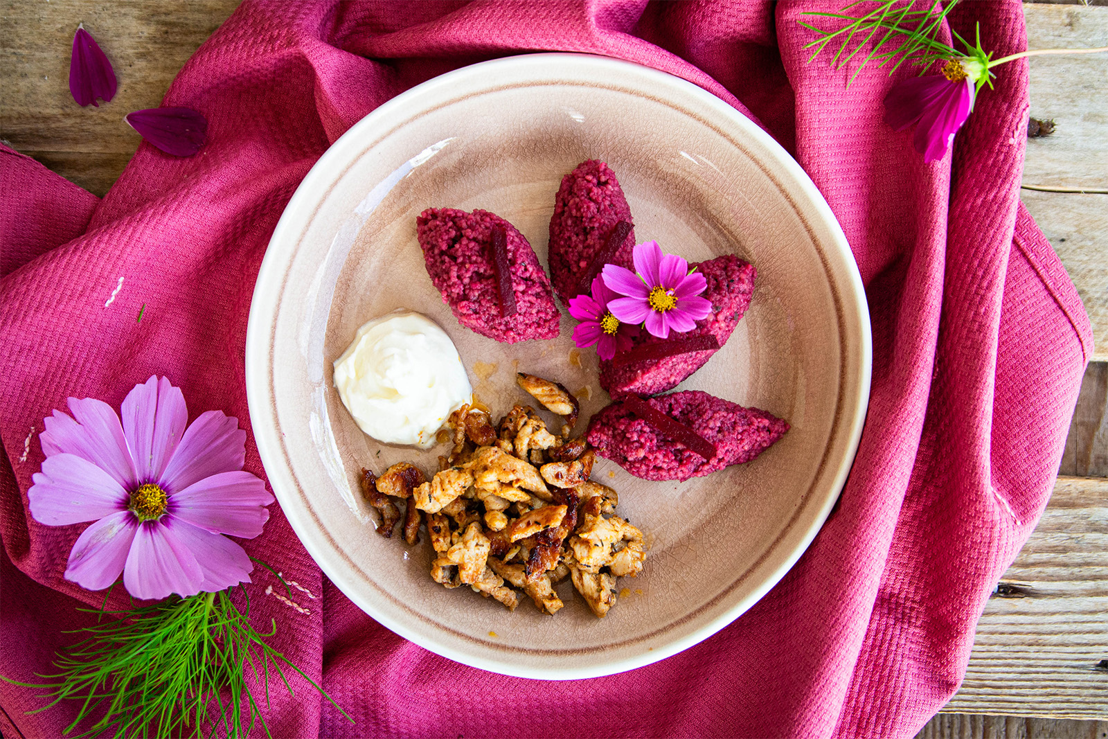Würzige Putenstreifen zu Rohnen-Apfel-Couscous-Nockerl