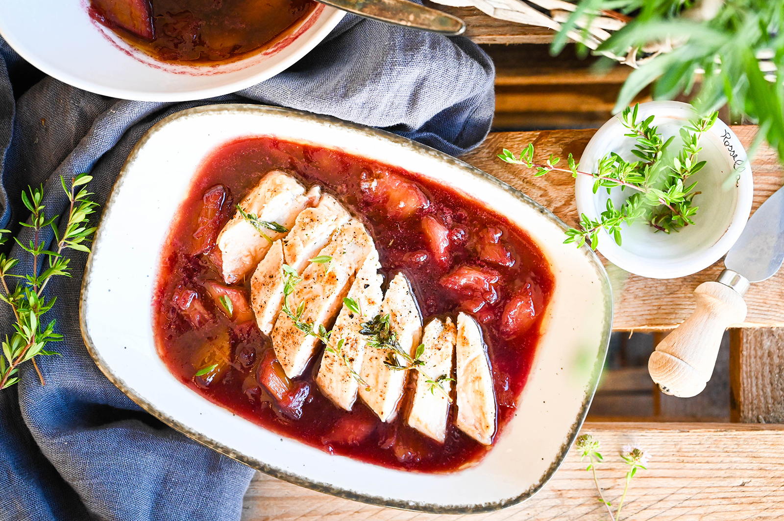 Hühnerbrust mit Rhabarber und Rotweinsauce