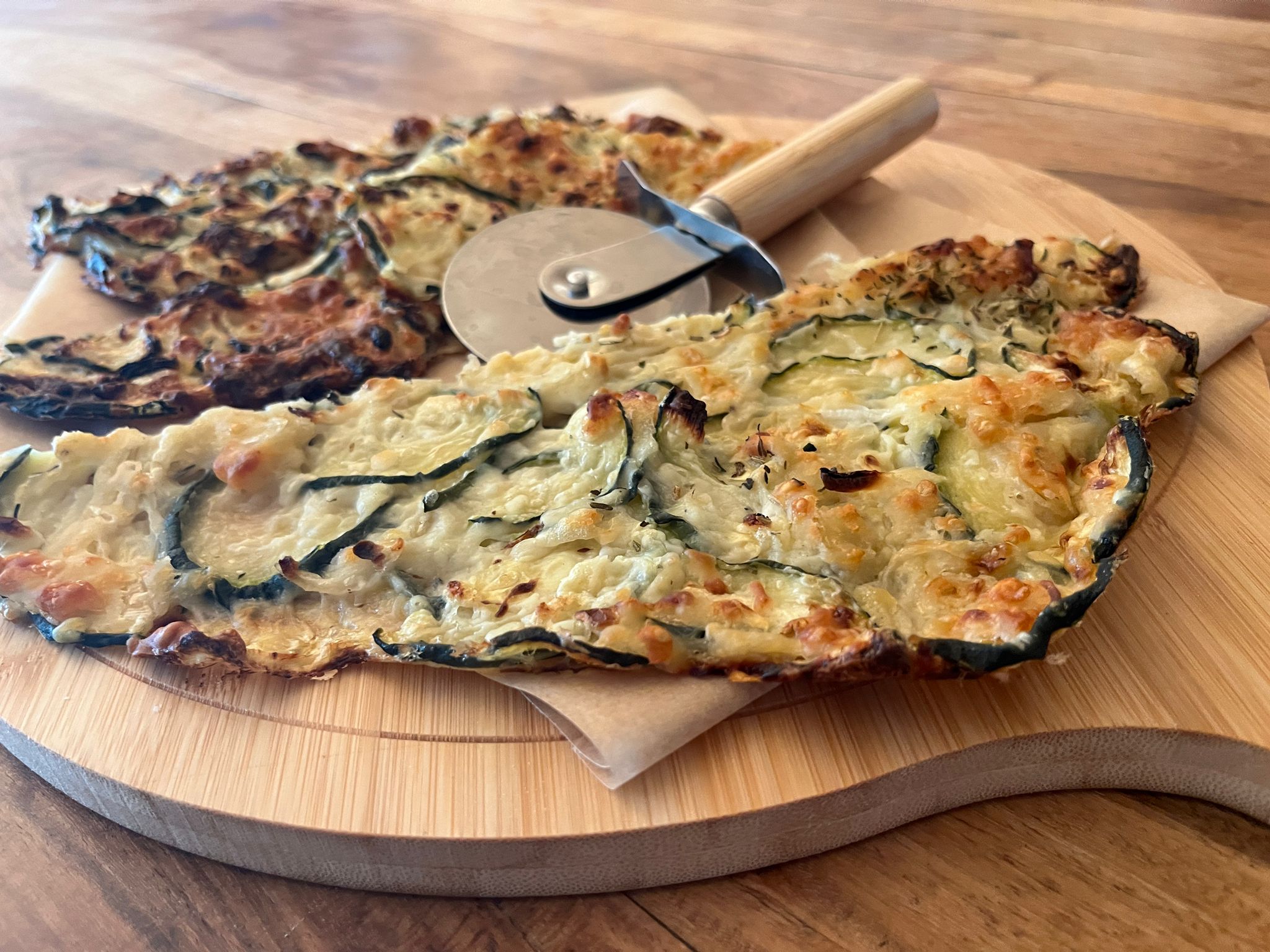 Knusprige Zucchini-Pizza (Scarpaccia)