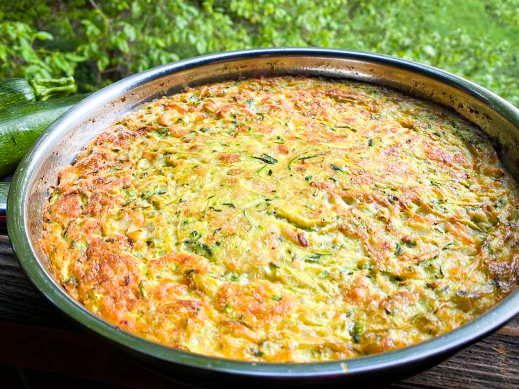 Im Ofen gebackene Zucchini-Fritatta