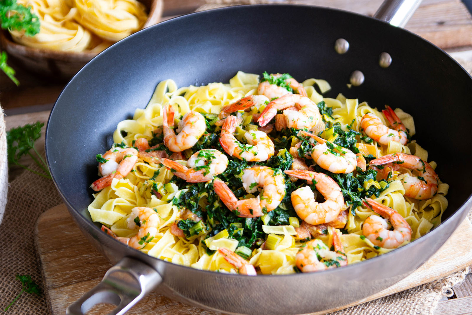 Mangold-Tagliatelle mit Garnelen