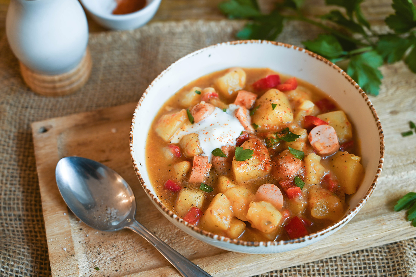Kartoffelgulasch mit Würstel