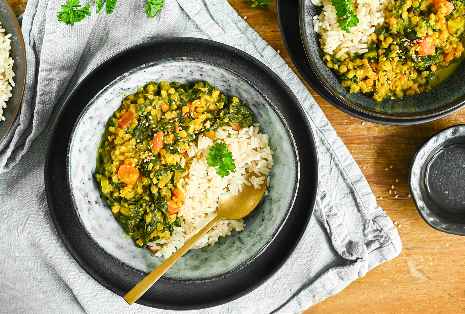 Gelbes Linsen-Curry mit Mangold oder Spinat